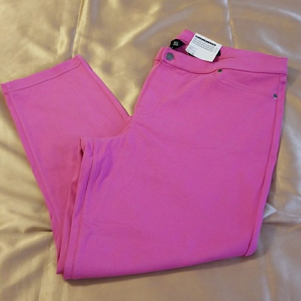 Hue bright pink Capri Size XL.